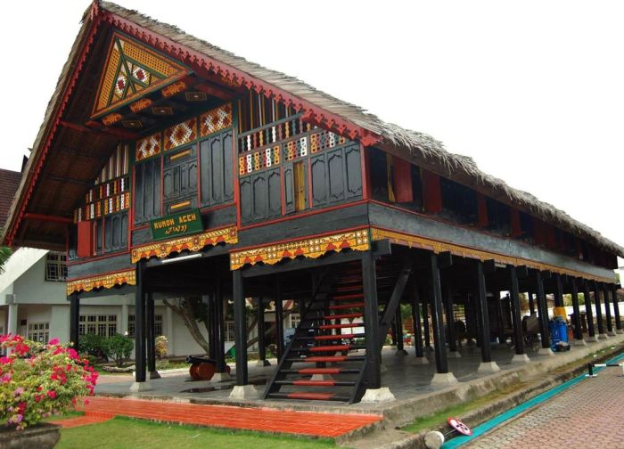 Perbedaan arsitektur rumah aceh dengan rumah tradisional di daerah lain di Indonesia