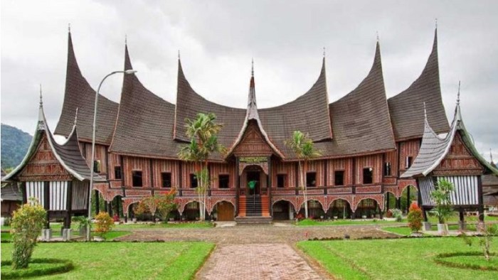 Sejarah lengkap dan ciri khas rumah gadang di aceh