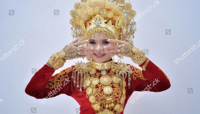 Jenis-Jenis Pakaian Adat Aceh dan Penjelasannya