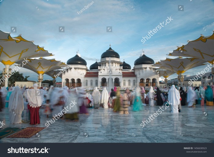Aceh kerajaan sejarah sholat jadwal peninggalan mesjid tempat penjelasan keistimewaan provinsi baiturrahman raya penjajah melawan terkenal