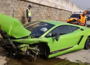 Dampak Kecelakaan Lamborghini Terhadap Pembatas Jalan Tol
