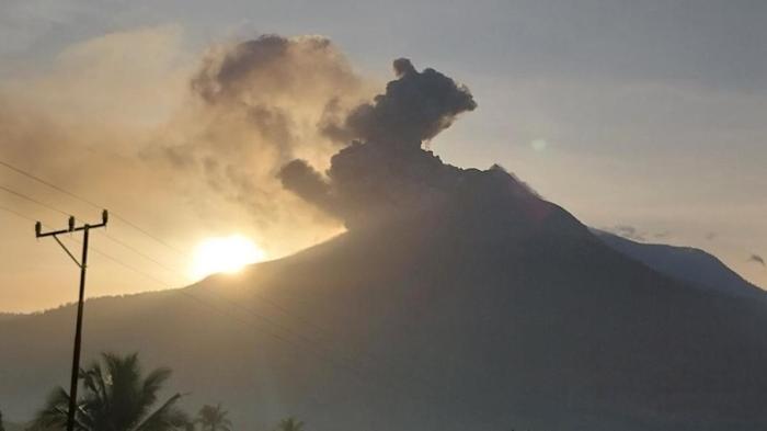 Dampak abu vulkanik erupsi gunung lewotobi laki-laki