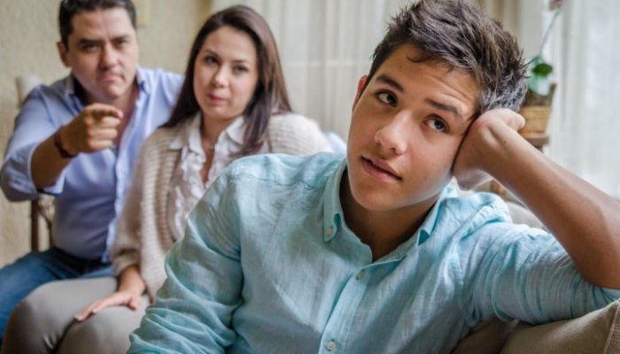 Sanksi Pelanggaran di Grup Keluarga Facebook