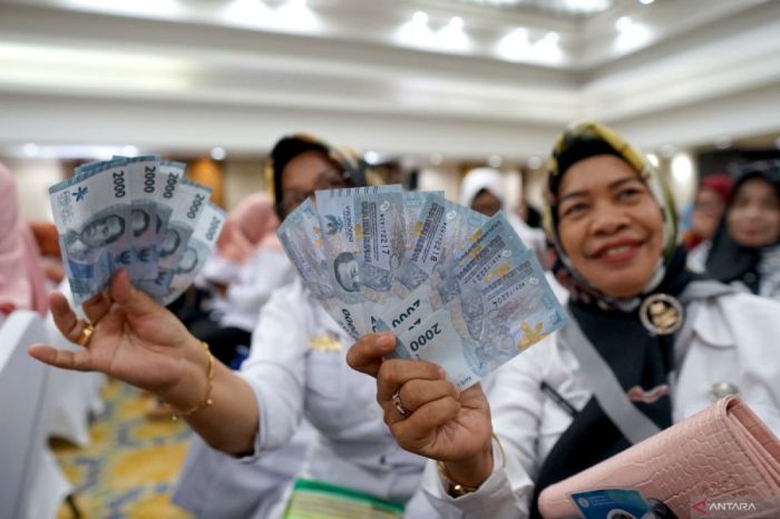 Strategi mengatasi inflasi lemah dan penurunan nilai tukar dolar AS