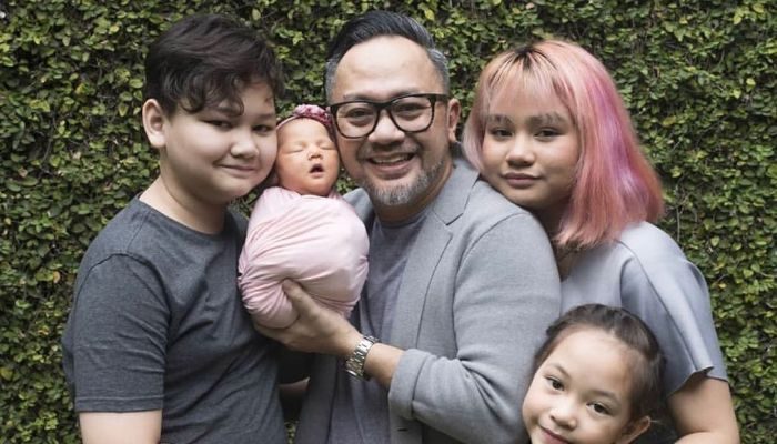 Perawatan Intensif Ayah Mona Ratuliu Sebelum Meninggal