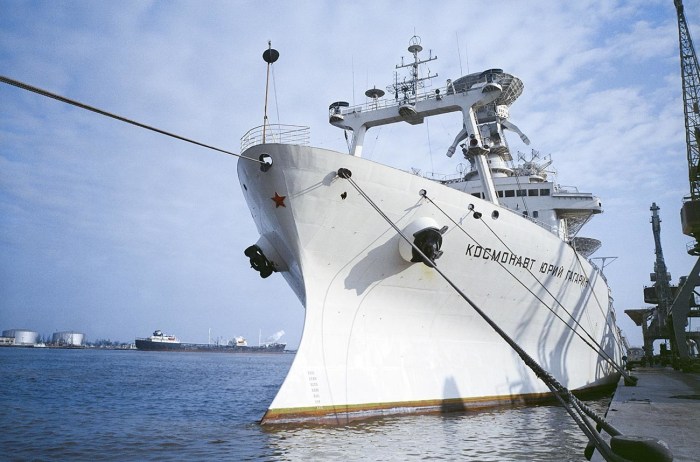 Sputnik satelit soviet buatan luncurkan sejarah persaingan picu roscosmos dok