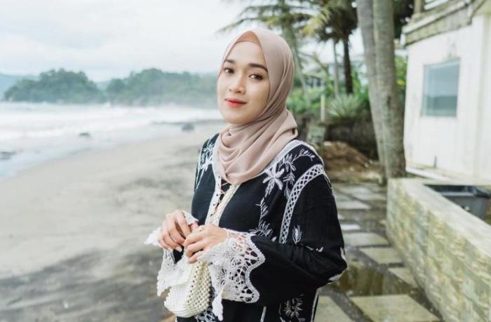 Video ririe fairus pakai baju pengantin reaksi netizen