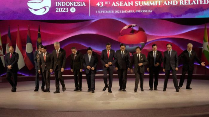 Kebijakan ekonomi New world order yang mempengaruhi stabilitas global melalui kesepakatan