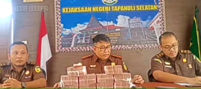 Sanksi tegas bagi pejabat korup di Tapsel