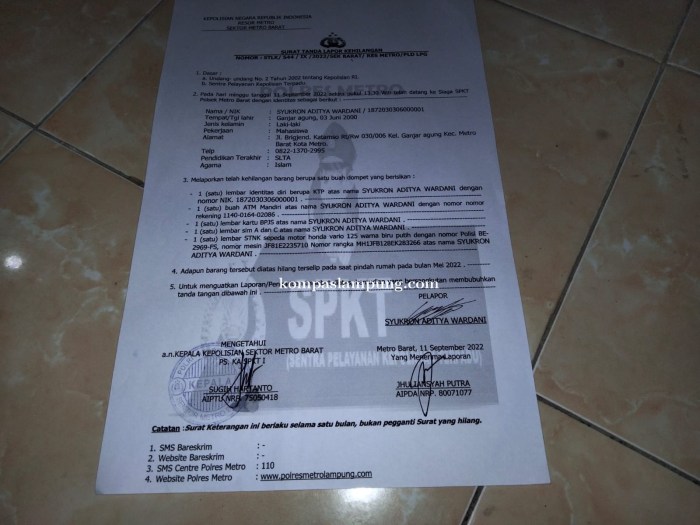 Proses pengurusan surat jalan bagi warga Terminal Bus Tj Priok yang kehilangan dompet dan barang berharga