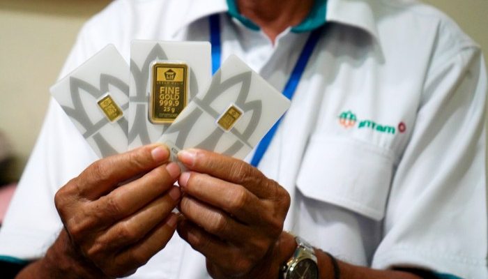Bandingkan Harga Emas Antam vs Batangan Lain Akhir Pekan Ini