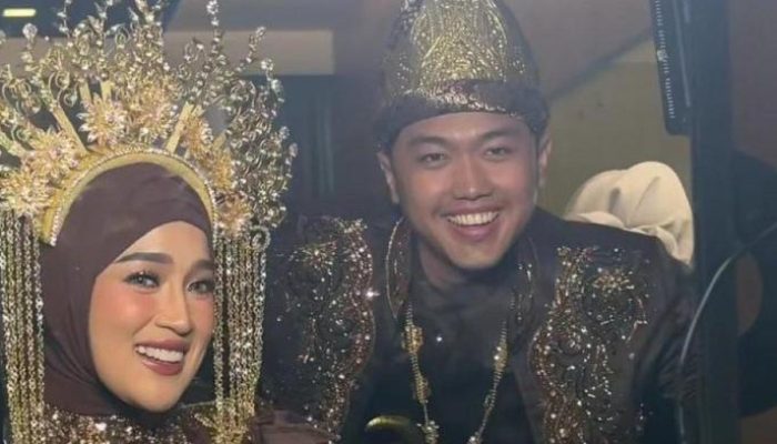Reaksi Netizen Melihat Ririe Fairus Pakai Baju Pengantin