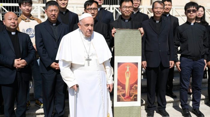 Upaya diplomasi vatikan untuk mendekati china terkait paus