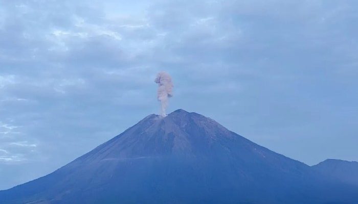 Misteri Erupsi Semeru 13 Kali Sehari Apa Penyebabnya?