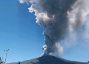 Peringatan Tertinggi Gunung Berapi Lewotobi Laki-laki