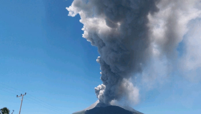 Peringatan Tertinggi Gunung Berapi Lewotobi Laki-laki