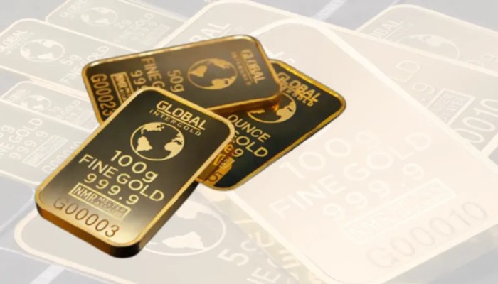 Rekomendasi ahli keuangan terkait penurunan harga emas antam