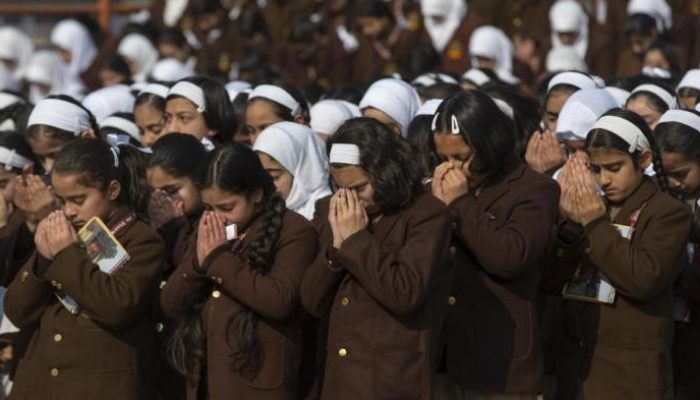 Sekolah Kashmir Kembali Beroperasi Setelah Gencatan Senjata