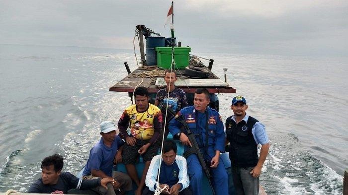 Peraturan pemerintah tentang izin operasional kapal pukat harimau di perairan Sumatera Barat