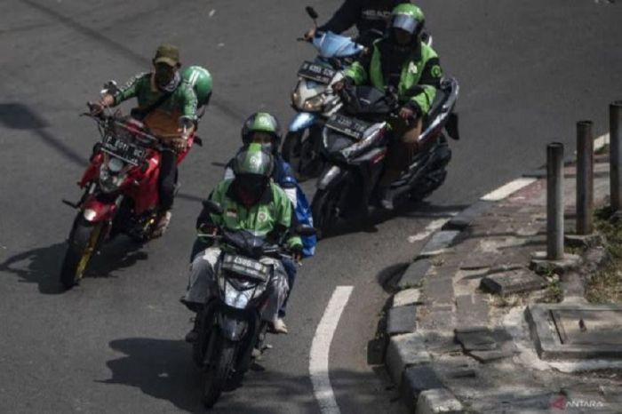 Bagaimana mengetahui jam buka antrean ojek online pasar jaya untuk ambil sembako