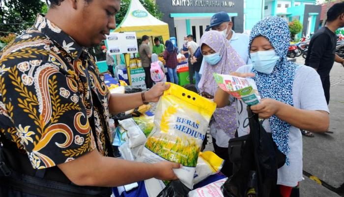 Menakar Lama Antrean oTS Pasar Jaya untuk Sembako