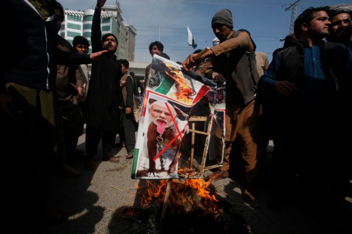 India pakistan kashmir crisis world