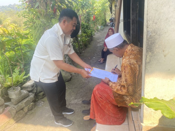 Pengamanan pasar tradisional desa sinduwati oleh bhabinkamtibmas