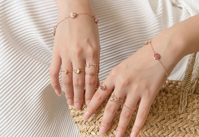 Perbandingan harga emas 24 karat Semar Nusantara dengan toko lain 14 Mei 2025