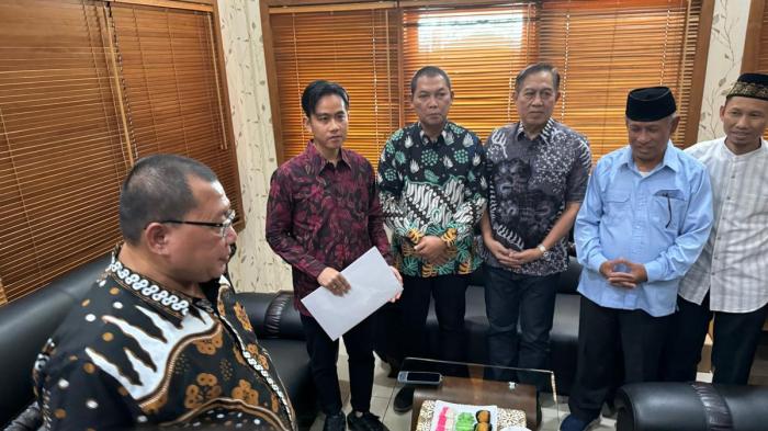 Surat pemakzulan gibran direspon dpr alasan penolakan