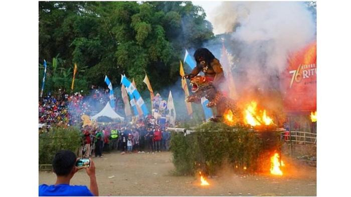 Biaya transportasi dan akomodasi untuk menghadiri ritual malam 1 suro di gunung kawi