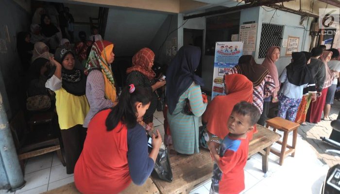 Antrian Sembako KJP di RPTRA, Pengalaman Warga Tak Memuaskan