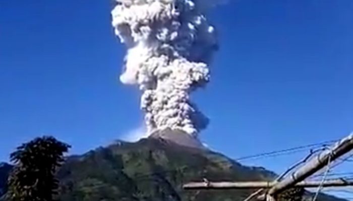 Persiapan Bandara Minangkabau Hadapi Erupsi Gunung Marapi