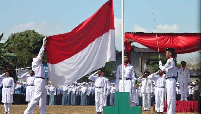 Interpretasi Media Internasional soal Bendera Merah di Qom