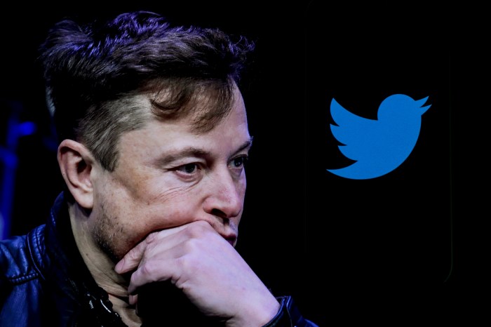 Ketidakpuasan pengguna akibat lambatnya respon tim dukungan Musk