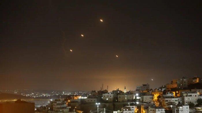 Iran luncurkan lebih dari 300 drone dan rudal ke Israel - Tensi ...