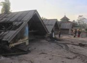 Dampak Erupsi Gunung Semeru Tinggi, Letusan 800 Meter