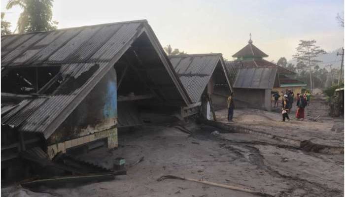 Dampak Erupsi Gunung Semeru Tinggi, Letusan 800 Meter