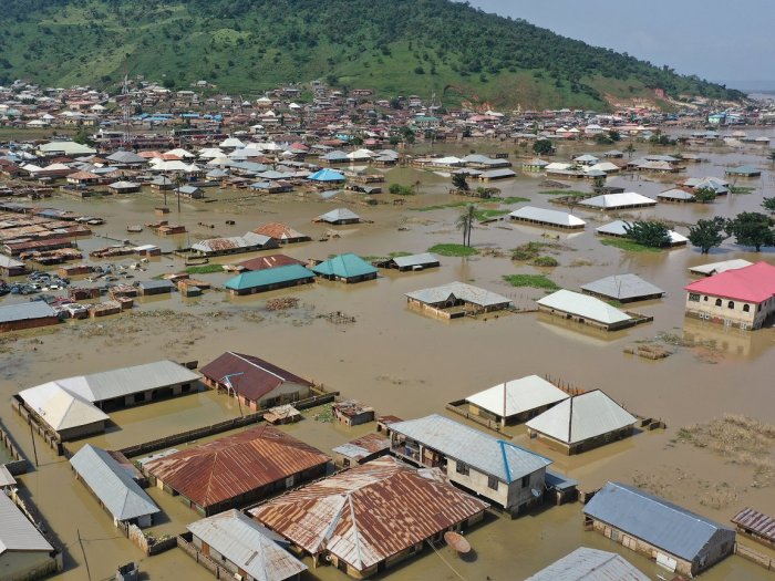 Dampak banjir bagi masyarakat sipora dan peran bhabinkamtibmas