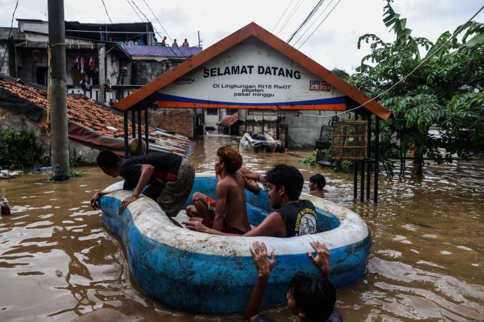 Jumlah korban jiwa akibat banjir luapan kali wanggu
