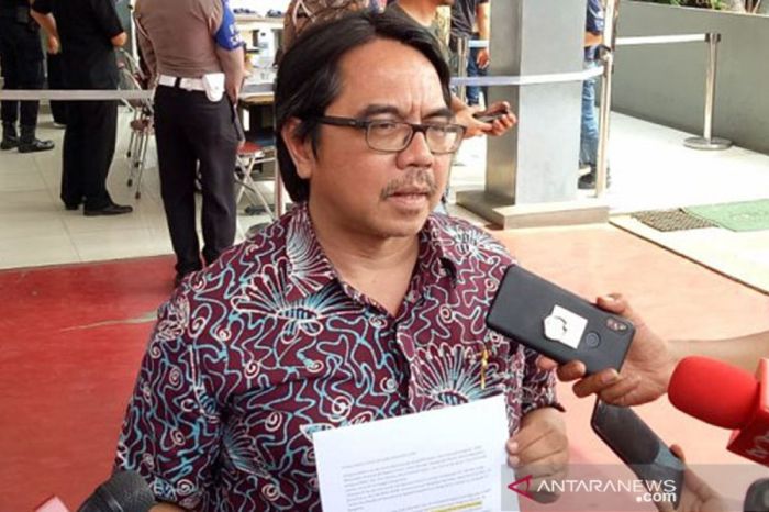 Kritikan terhadap Ade Armando sebagai komisaris PLN