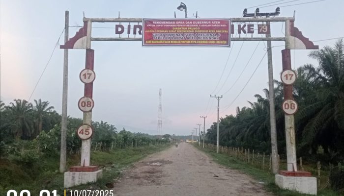 Spanduk Penolakan Kembali Terbentang di Gerbang PKS Cot Girek, Aceh Utara