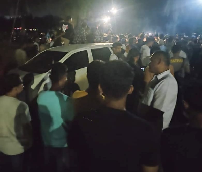 Ratusan warga Cot Girek menggelar aksi demonstrasi malam hari di depan kantor PTPN IV Regional 6 menuntut pencopotan manajer dan askep karena konflik lahan, dugaan pencemaran lingkungan, dan arogansi manajemen.