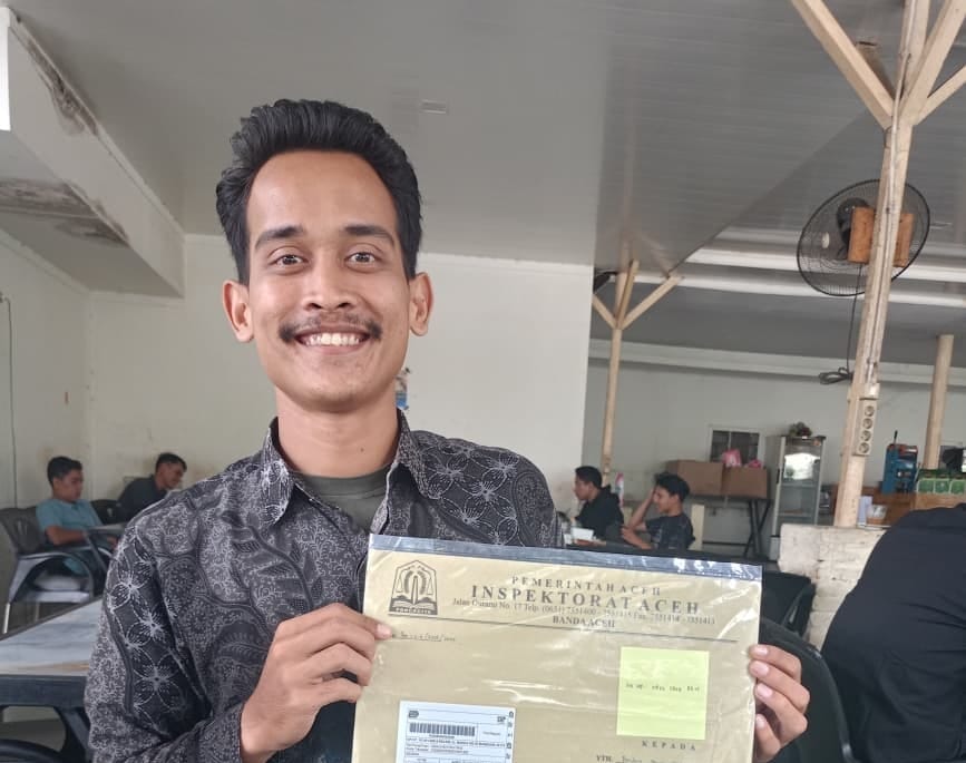 Spanduk kegiatan MKKS SMP se-Kabupaten Aceh Tamiang di SMP Negeri 2 Karang Baru dengan logo perusahaan penyedia buku, yang kemudian dilaporkan LSM PANDORA ke Kejati Aceh.