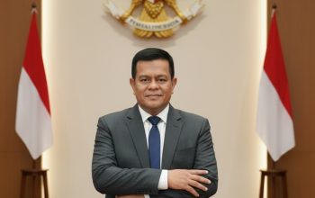 Direktur Eksekutif LSM Gadjah Puteh, Said Zahirsyah, menyoroti gaya komunikasi Safuadi yang dinilai hanya pandai bicara tanpa bukti nyata bagi pembangunan Aceh dalam podcast Sagoe TV, menyebutnya bak motivator dengan slogan sindiran “Hana Haba, Hana Hasil.”