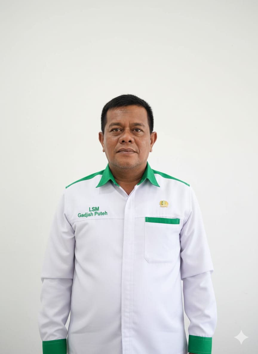 Sejumlah aktivis LSM Gadjah Puteh memberikan pernyataan kepada media terkait desakan agar seluruh Kopdes Merah Putih di Aceh berbasis syariah sesuai Qanun Aceh Nomor 11 Tahun 2018 tentang Lembaga Keuangan Syariah.