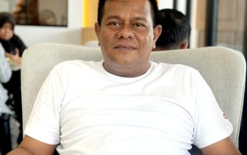Foto barang pribadi dan identitas milik pegawai RSUD Aceh Tamiang yang ditemukan meninggal di area rumah sakit, tampak diperiksa oleh aparat kepolisian di lokasi kejadian.