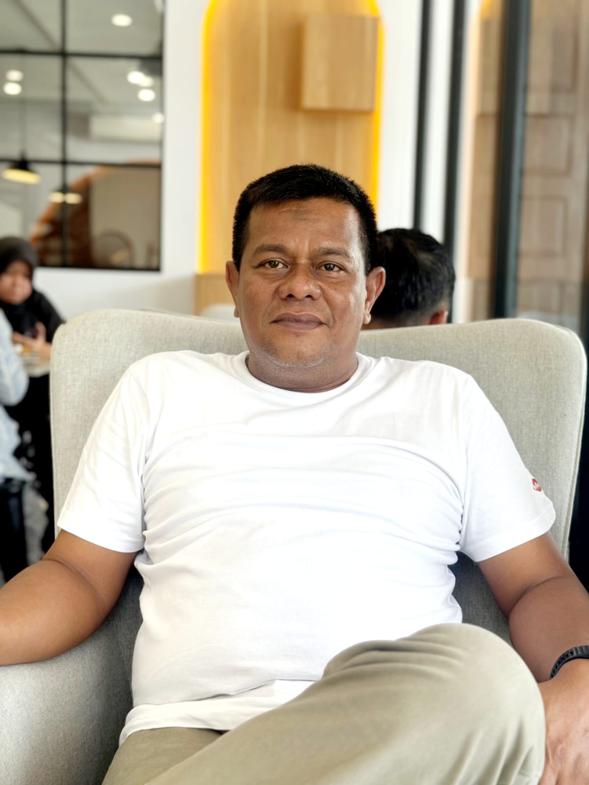 Foto barang pribadi dan identitas milik pegawai RSUD Aceh Tamiang yang ditemukan meninggal di area rumah sakit, tampak diperiksa oleh aparat kepolisian di lokasi kejadian.