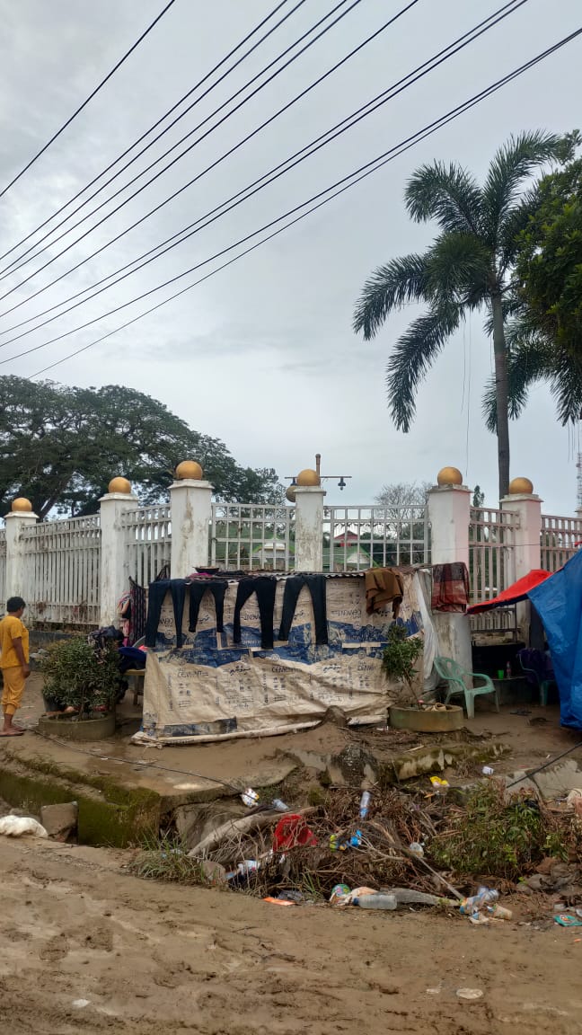 Warga korban banjir Aceh Tamiang masih bertahan di pengungsian Pendopo Bupati meski 27 hari pascabanjir