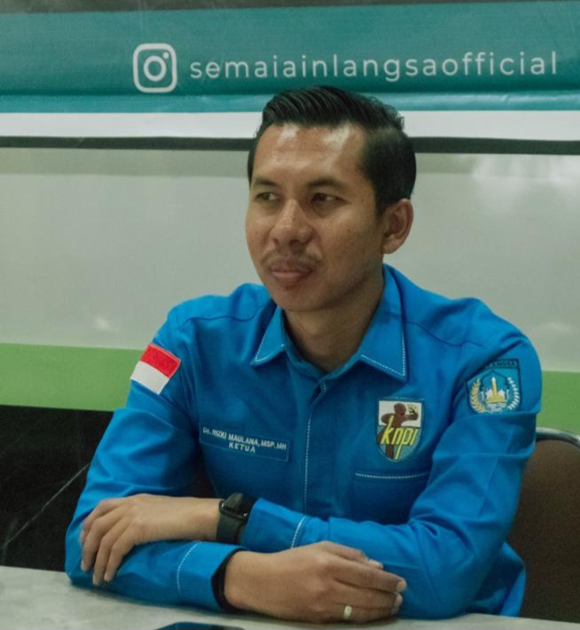 Ketua KNPI Kota Langsa Dr Rizki Maulana memberikan keterangan kepada media terkait isu Wali Kota Langsa yang disebut kabur ke Medan, menegaskan fakta bahwa Wali Kota terjebak banjir dan pulang menggunakan KRI TNI AL