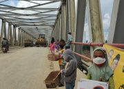 Pengemis – pengemis Kecil di Jembatan Kualasimpang